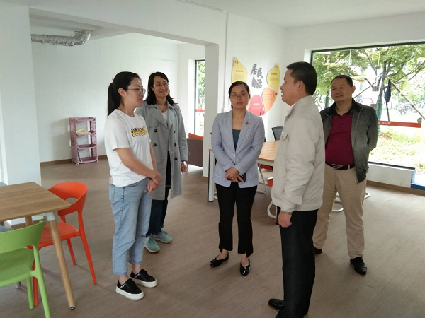 最后,彭伟才一行还参观了建新里社区党群服务中心,对