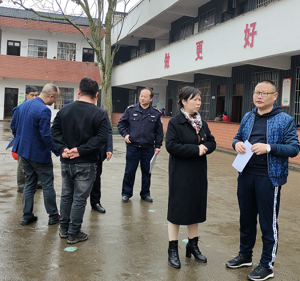 迎风桥镇多部门联合开展安全生产和疫情防控大检查